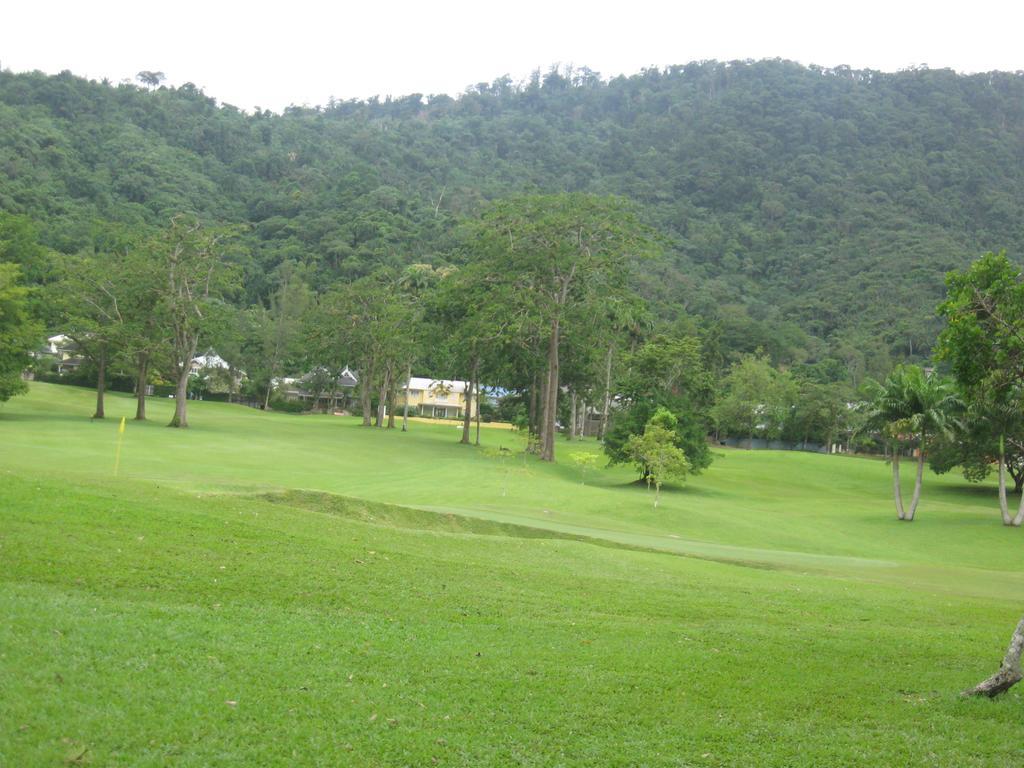 Monique'S Guest House Maraval Bagian luar foto