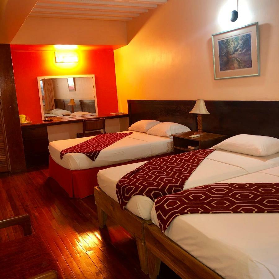 Monique'S Guest House Maraval Bagian luar foto
